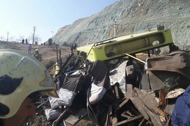 پیمانکار اتوبوس دانشگاه آزاد 8بار اخطار گرفته بود