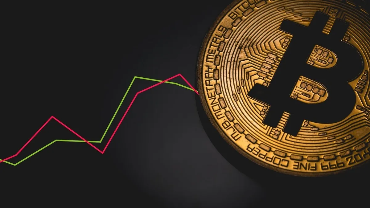 سقوط بیت‌کوین و سهام جهانی؛ بازارها در انتظار گزارش‌های حیاتی آمریکا