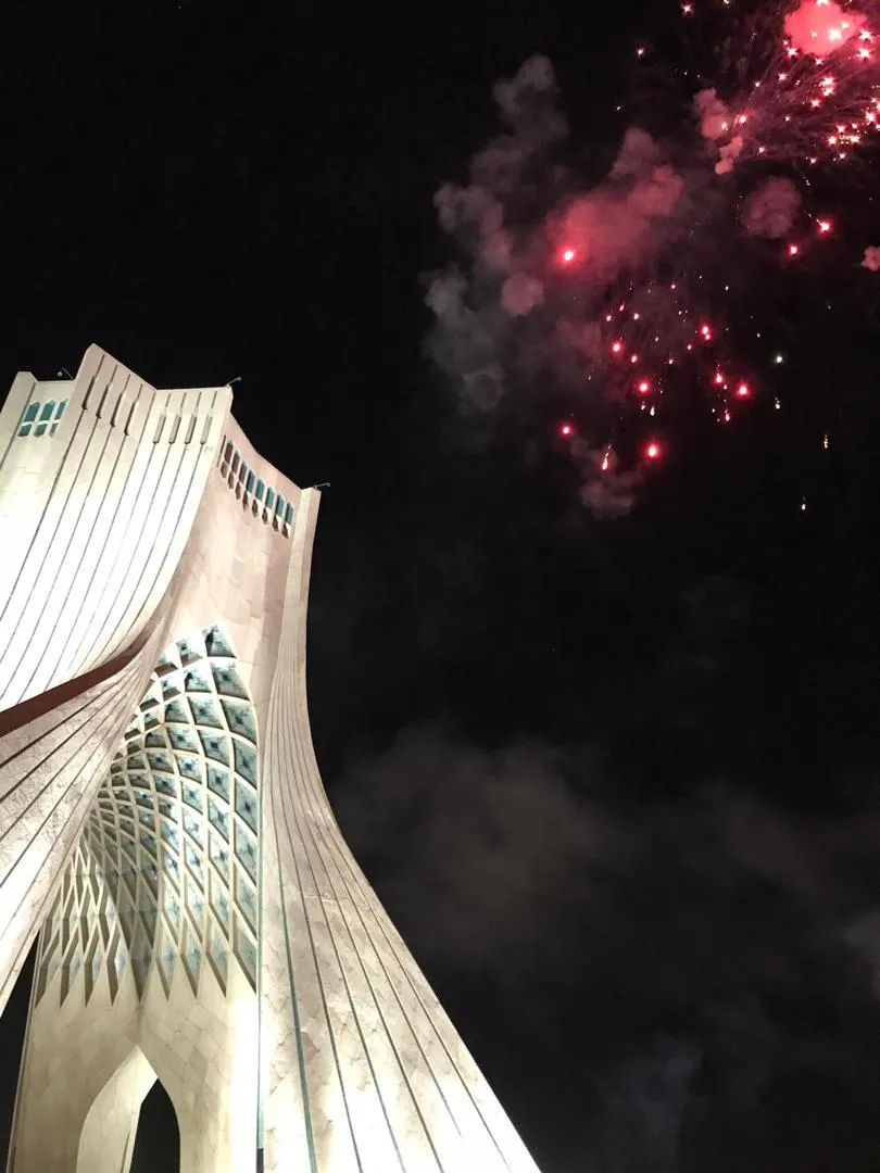 نور افشانی در میدان آزادی