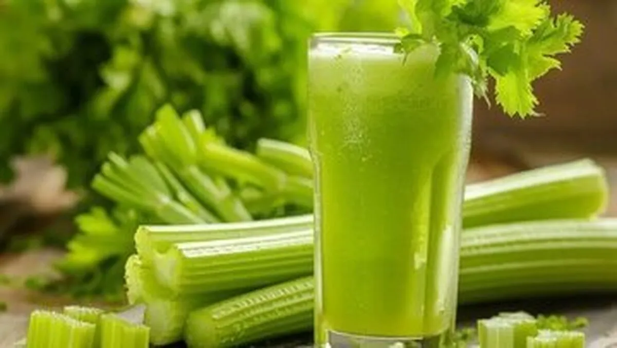 آب کرفس؛ معجزه سم‌زدایی یا یک باور اشتباه؟