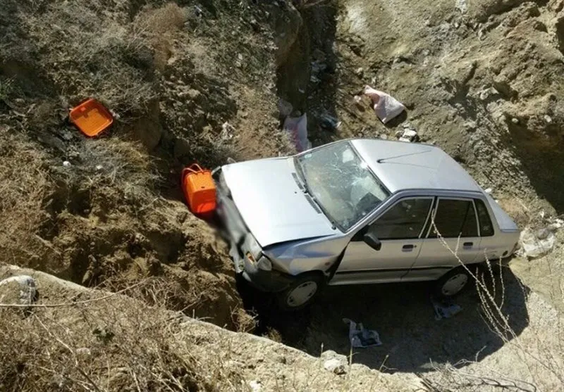 سقوط مرگبار پراید در اتوبان قم +عکس