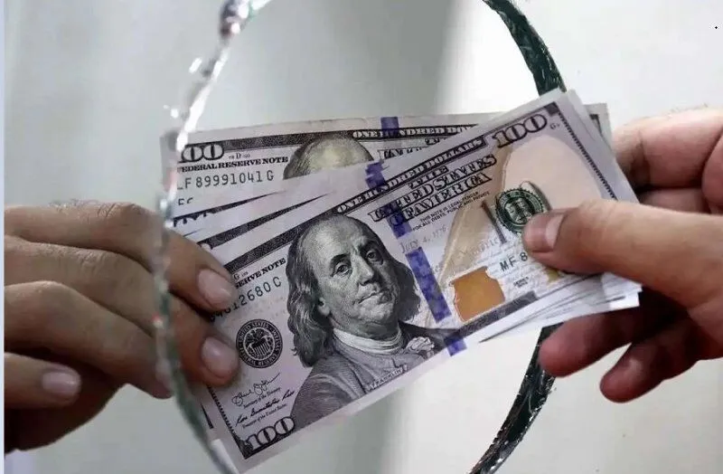 قیمت دلار در کانال ۶۱ هزار تومانی می‌ماند؟