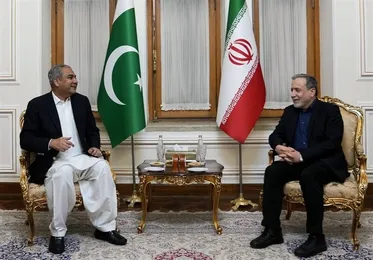 Araqchi: Iran Serious about Diplomacy, Fully Prepared for Defense