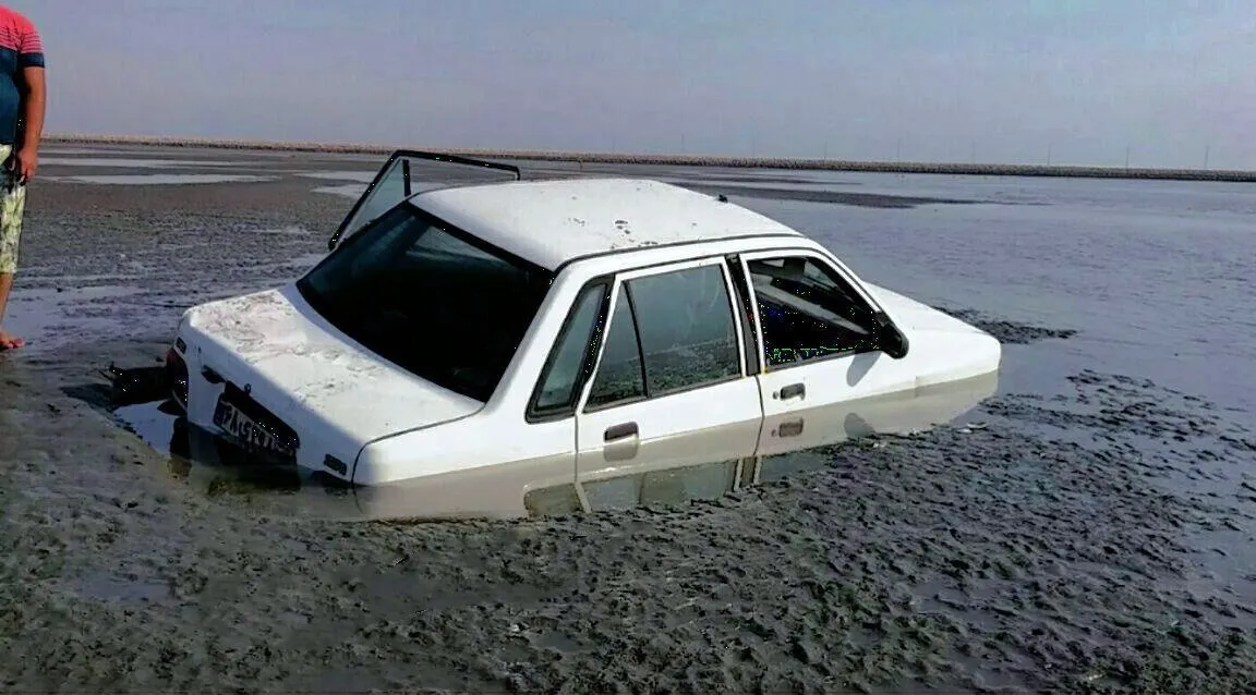 غرق شدن پراید در سواحل بندرعباس +عکس
