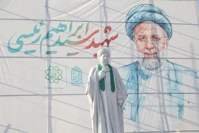 رونمایی-از-تندیس-جدید-شهید-خدمت-آیت-الله-رئیسی-در-بزرگراه-بعثت-تهران