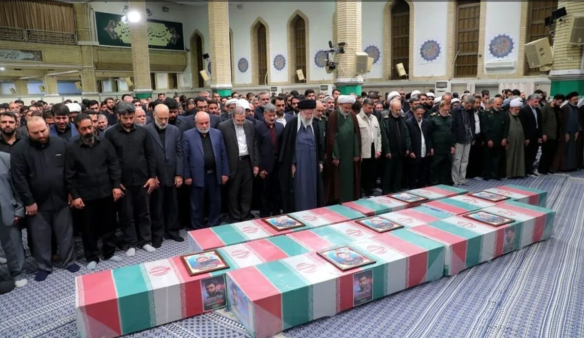 اقامه نماز رهبر معظم انقلاب بر پیکر شهیدان + فیلم