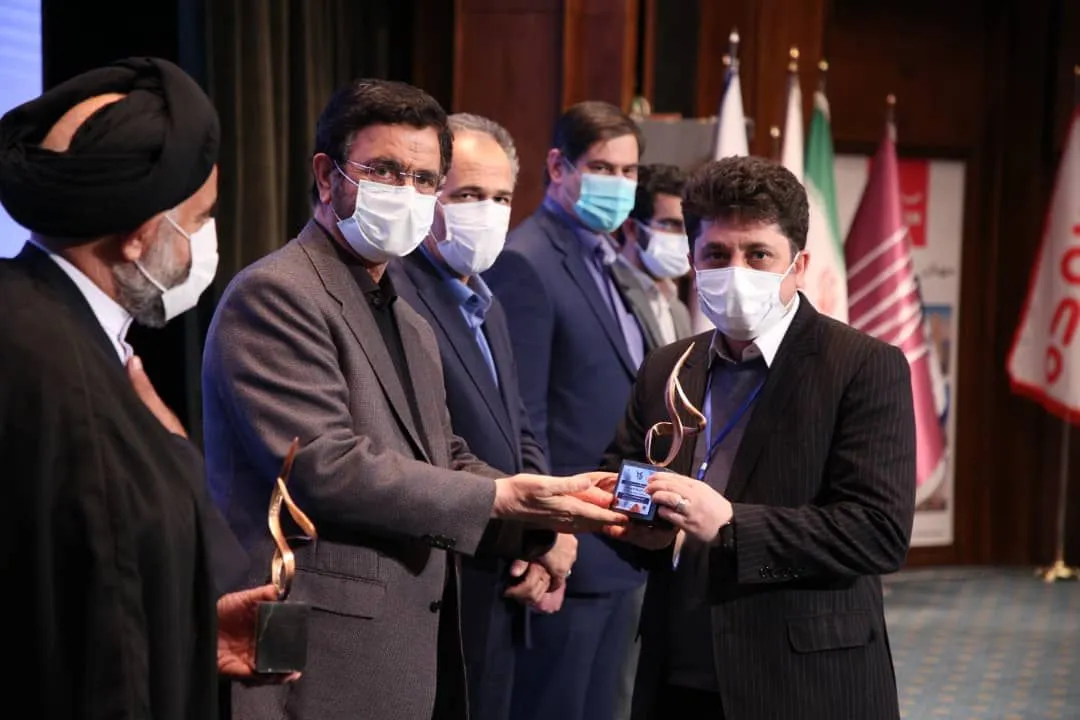نشان لیاقت مدیریت به مدیرعامل فولاد هرمزگان رسید
