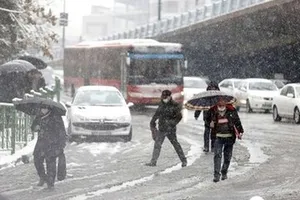 هشدار هواشناسی: بارش‌ها ادامه دارد و دما کاهش می‌یابد