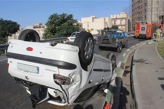 واژگونی خودرو ۵نفر را راهی بیمارستان کرد