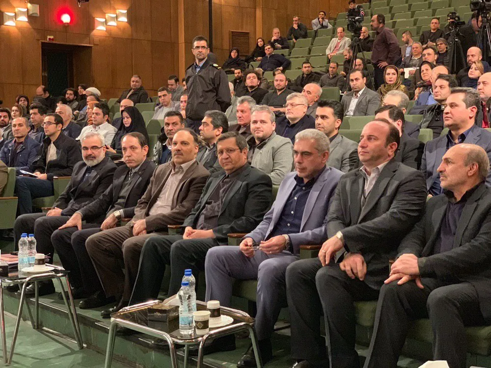 راه خنثى کردن تحریم&zwnj;هاى شدید آمریکا را داریم/ نرخ ارز تا رسیدن به قیمت واقعى کاهش خواهد یافت/ بازگشت ٣٦میلیارد دلار ارز صادراتى به کشور