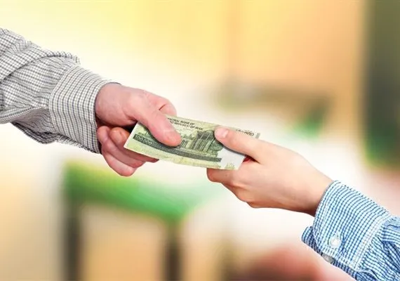 هرگز برای این کارها از کسی پول قرض نگیرید