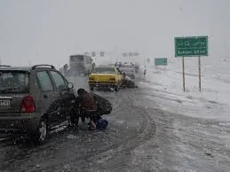 بارش برف و باران در بیشتر جاده‌های کشور
