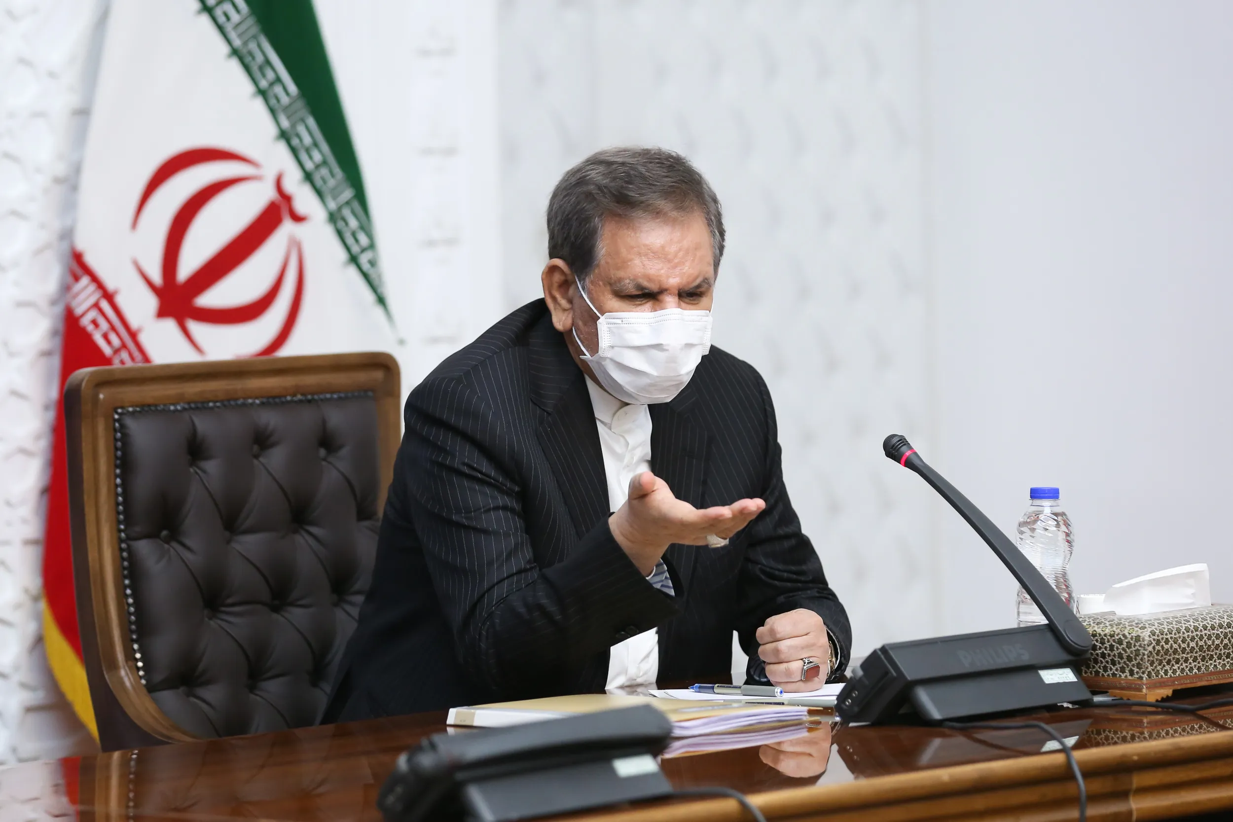 منتظر مناظره ضرغامی و جهانگیری باشیم؟