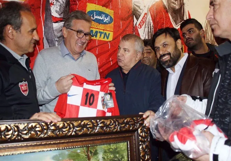 هدیه متفاوت برانکو به سلطان پرسپولیس +عکس