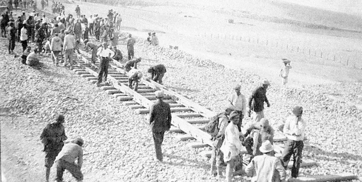 راه آهنی از هیچ کجا به هیچ کجا می‌رود