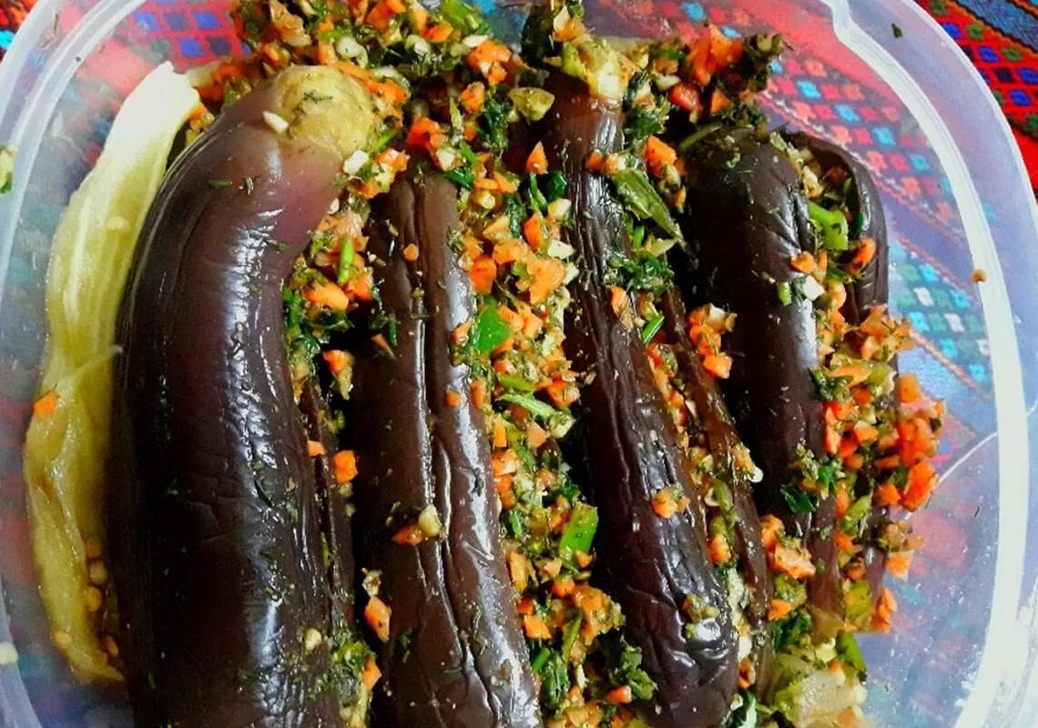 طرز تهیه ترشی بادمجان با سبزی معطر + آموزش ساده