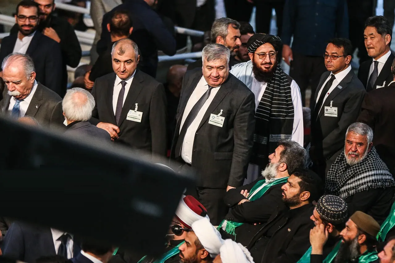 کاردار طالبان در مراسم سالگرد رحلت امام + عکس