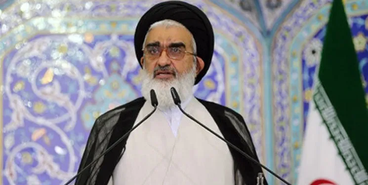 رییس جمهور به وزیر ورزش درباره ناهنجاری ورود زنان به ورزشگاه ها تذکر بدهد