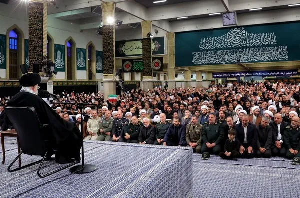 Leader: Iranians reproachful, but loyal to Islamic Revolution, Establishment