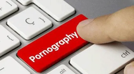رفتار با شوهر معتاد به فیلم پورن؟