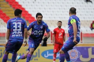محمدی: بازیکنان تراکتور به من پس‌گردنی و لگد زدند!