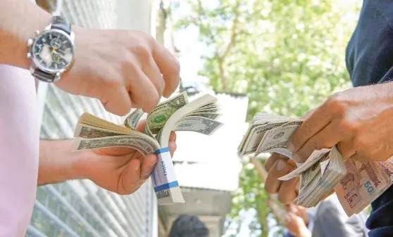 حرکت دلار به سمت کانال ۴ هزار تومانی