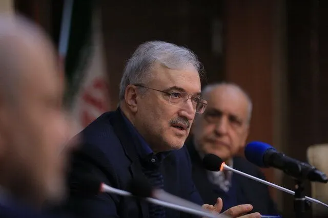 وزیر بهداشت: پروازهای رفت و برگشت ایران _ چین متوقف شد