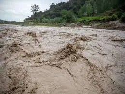 جاری شدن سیلاب در سمنان