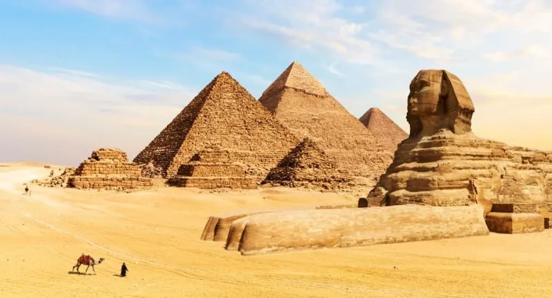 نمای عجیب داخلی اهرام ثلاثه مصر! + فیلم