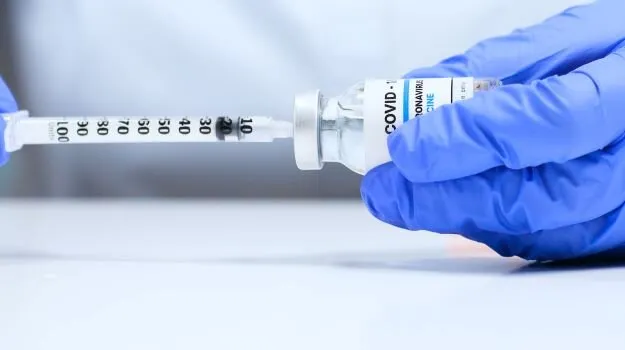 چرا واکسن های اهدایی به کشور با تاخیر ترخیص شد؟