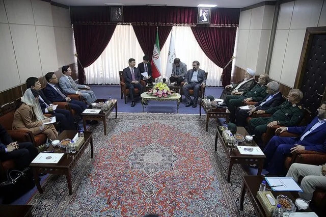 نمی‌گذاریم آمریکا و انگلیس کنترل تنگه هرمز را در اختیار بگیرند