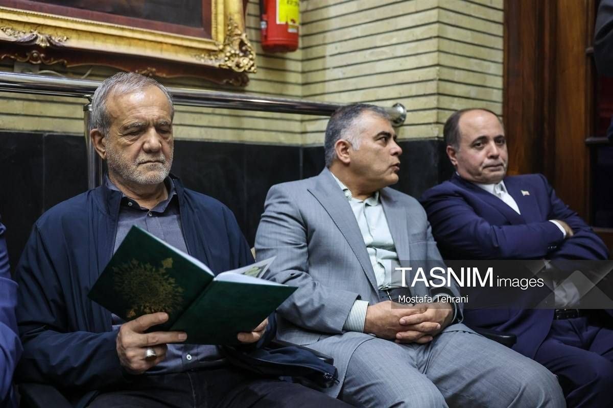 وزیر نفت ساعاتی قبل از استعفا کنار پزشکیان+ عکس