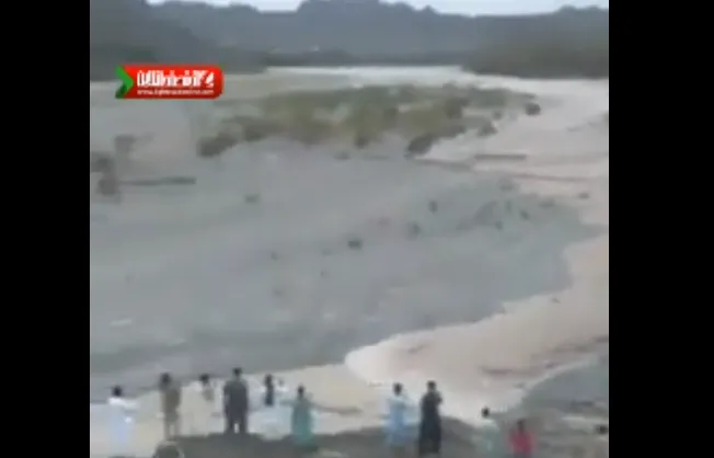 طغیان وحشتناک رودخانه سرباز در سیستان‌و بلوچستان +فیلم