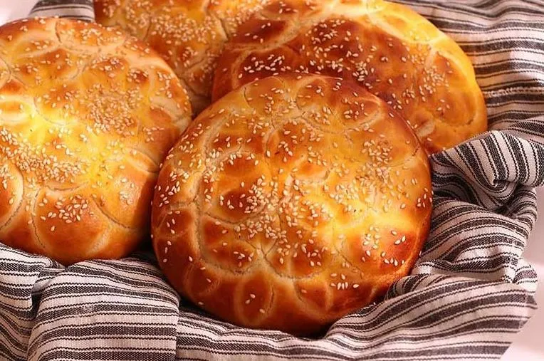 طرز تهیه نان شیرمال بدون تخم مرغ / نان بافت پنبه ای + فیلم