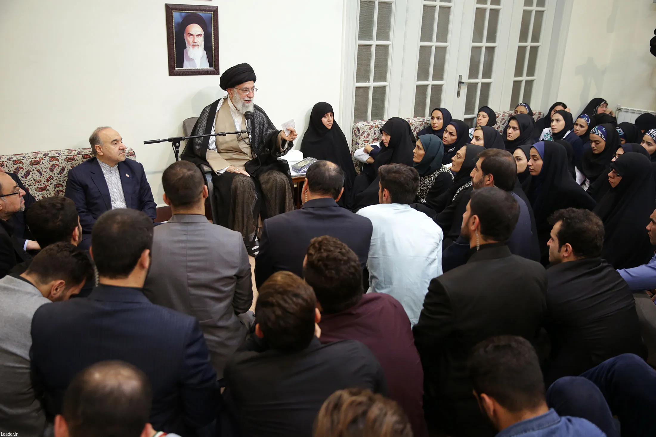گوشمالی سختی به عوامل حادثه تلخ اهواز خواهیم داد/ تسلیم تهدیدها نشوید، کاری نمی‌توانند بکنند