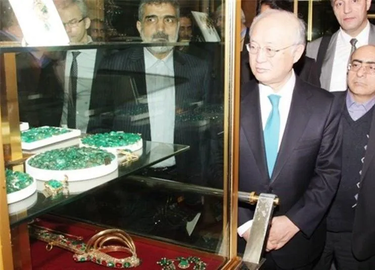 بازدید آمانو از خزانه جواهرات ملی +عکس
