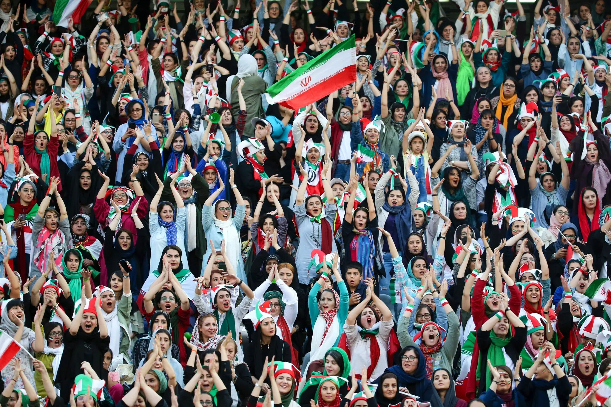 بلیت ۲ میلیونی بازی استقلال- مس کرمان برای بانوان! + عکس