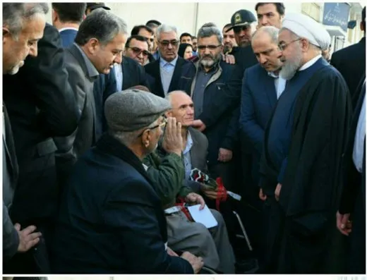 دیدار صمیمی روحانی با جانبازان گرگانی در خیابان +عکس