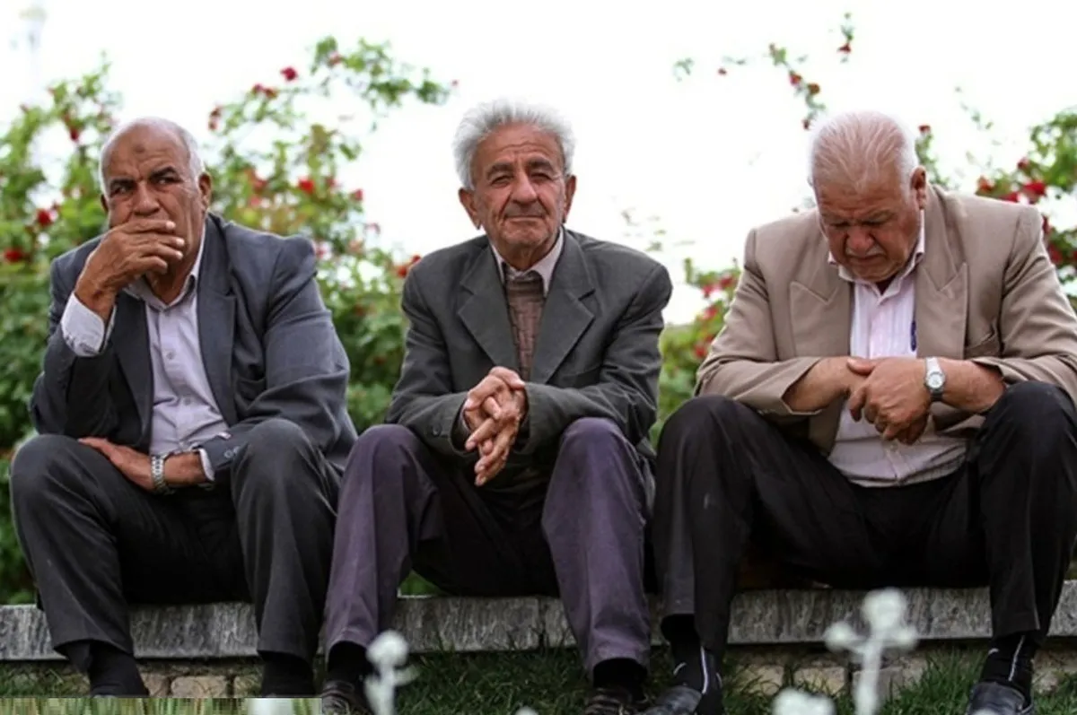 تجمع اعتراضی بازنشستگان در چند شهر/  مستمری‌ ما زیر خط فقر است
