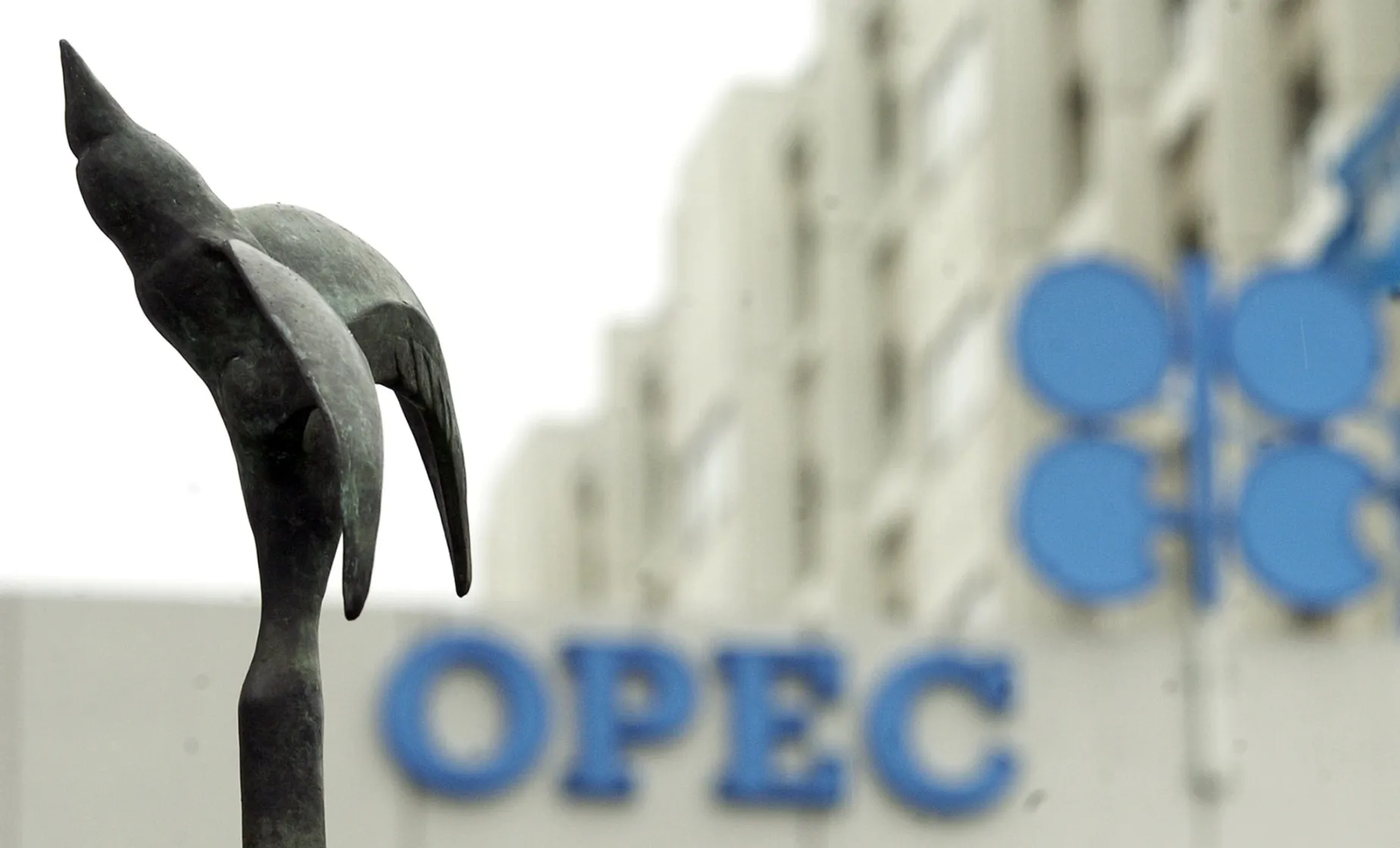IEA Cuts Estimates for Crude Needed From OPEC in 2017, 2018