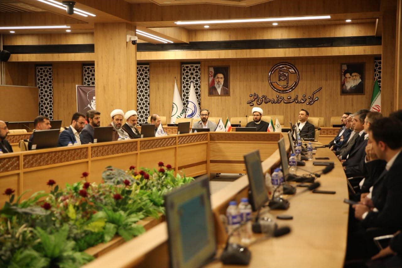نقش آفرینی راهبردی مدیرعامل بیمه البرز در توسعه بازار این شرکت؛ امضای تفاهم نامه و قرارداد کلان بیمه ای با مرکز خدمات حوزه های علمیه کشور نقش آفرینی راهبردی مدیرعامل بیمه البرز در توسعه بازار این شرکت؛ امضای تفاهم نامه و قرارداد کلان بیمه ای با مرکز خدمات حوزه های علمیه کشور
