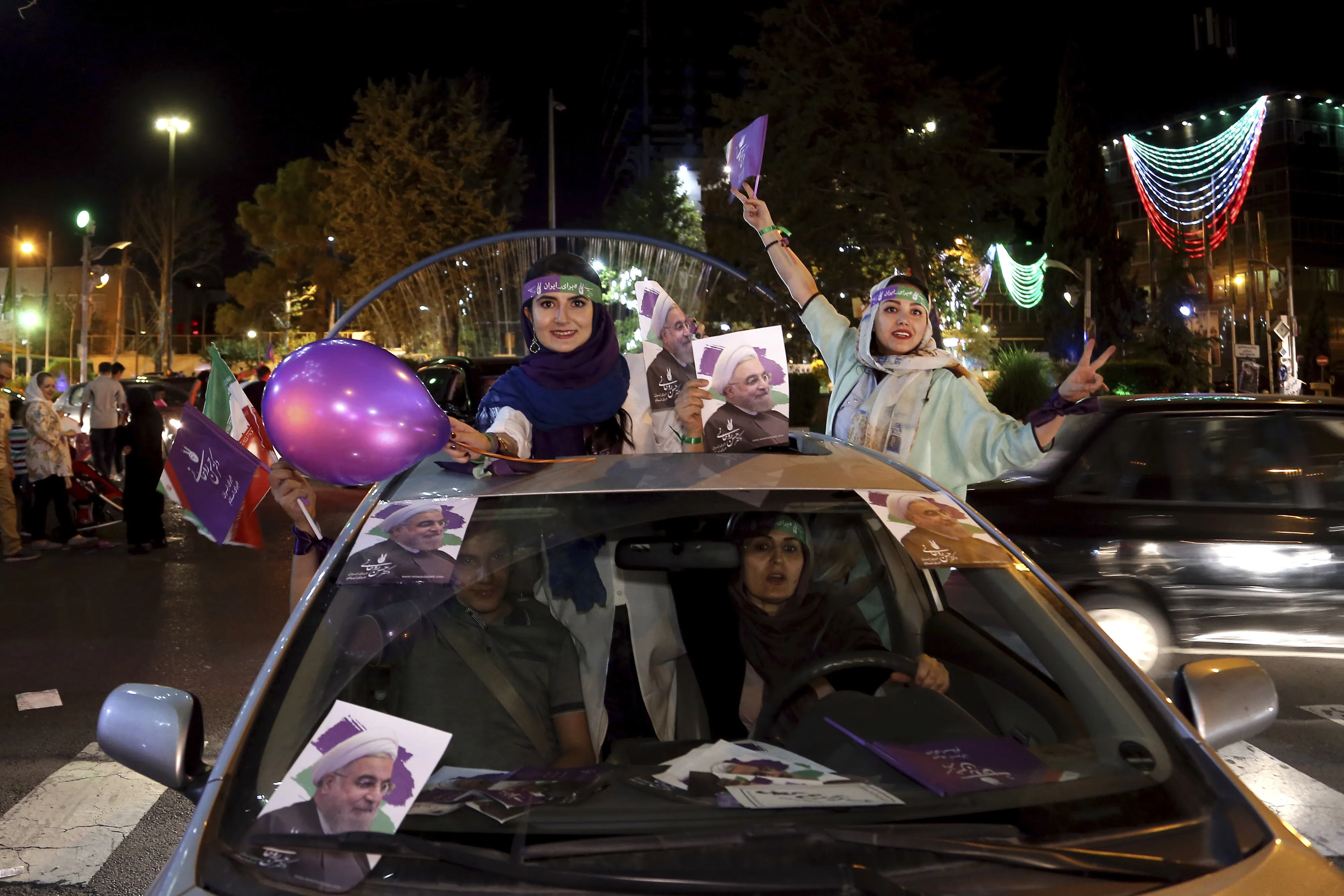 Rouhani leads Iran presidential race, expected to win