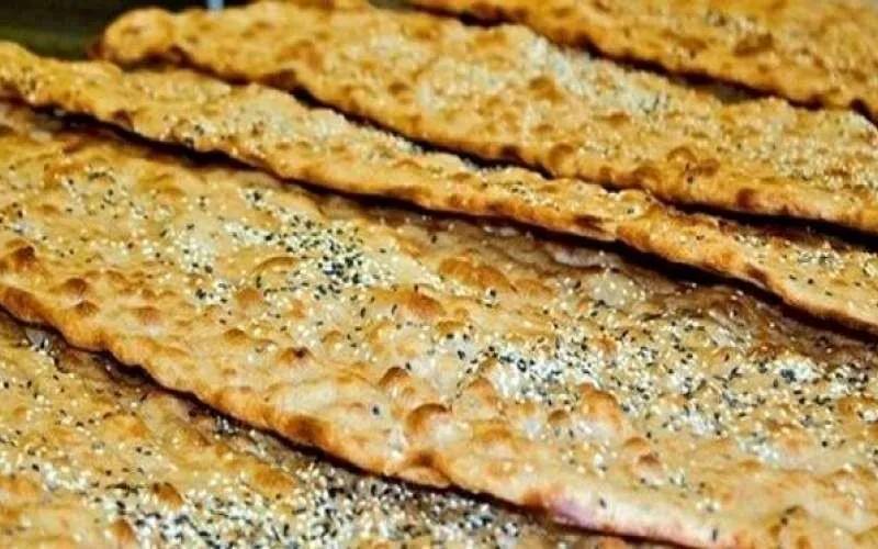 روش عجیب پختن نان سنگک توسط چینی‌ها! + فیلم
