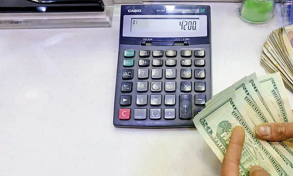 سود ۴ میلیون تومانی دلیل تشکیل صف جلوی صرافی‌ها