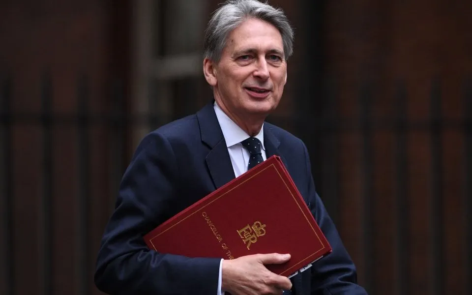 Hammond to Urge CEOs to Invest in Making Brexit Work