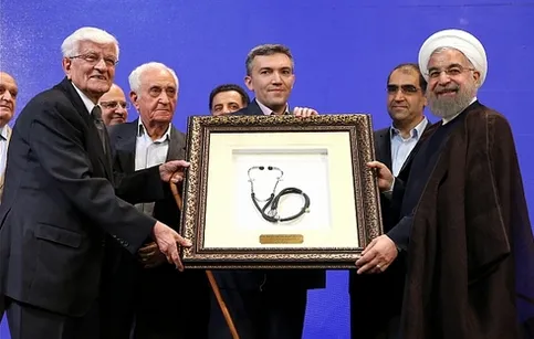 هدیه‌ پزشکان به روحانی چه بود؟+ عکس