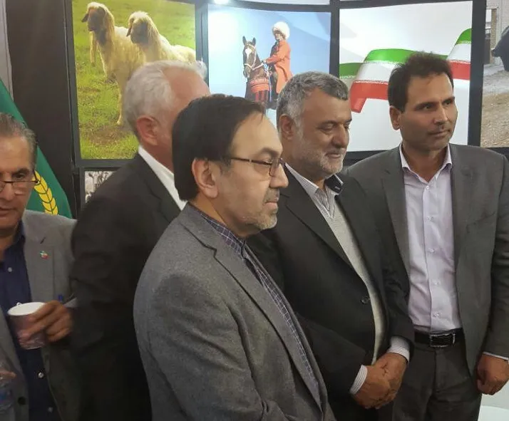 بازدید حجتی از نمایشگاه بین‌المللی دامداری فرانسه
