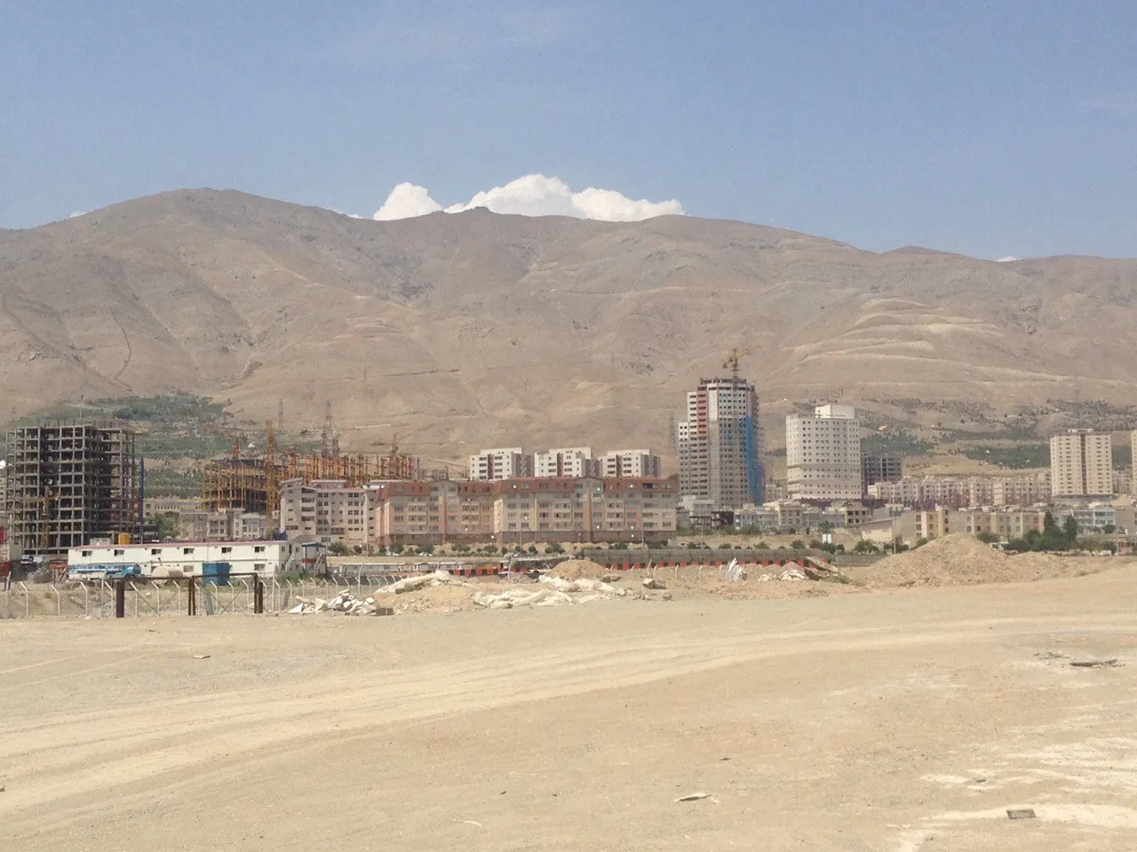 زمین خام در تهران متری چند؟