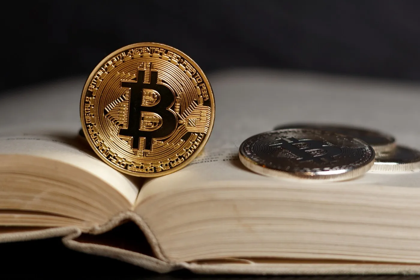 بهترین کتاب ها برای شناخت بیت کوین کدامند؟