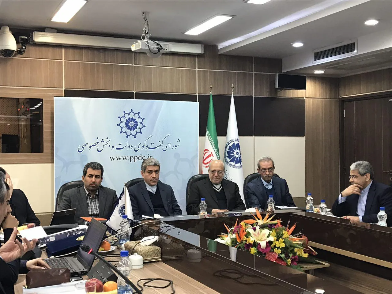 دعوت از ١٥٠ فعال بخش خصوصی برای توسعه کشور/ اصلاح قیمت زغال سنگ در جلسه با معدنکاران
